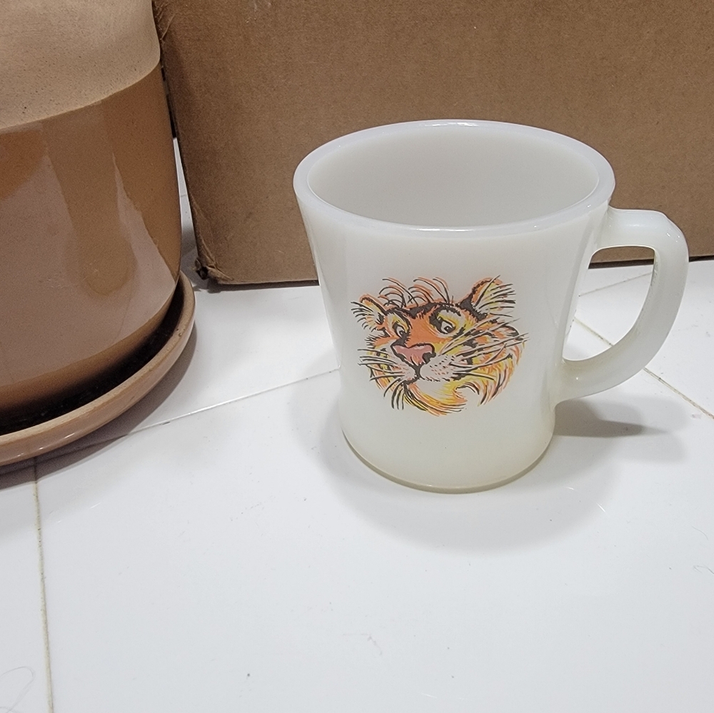 Esso tiger anchor hocking fire king mug